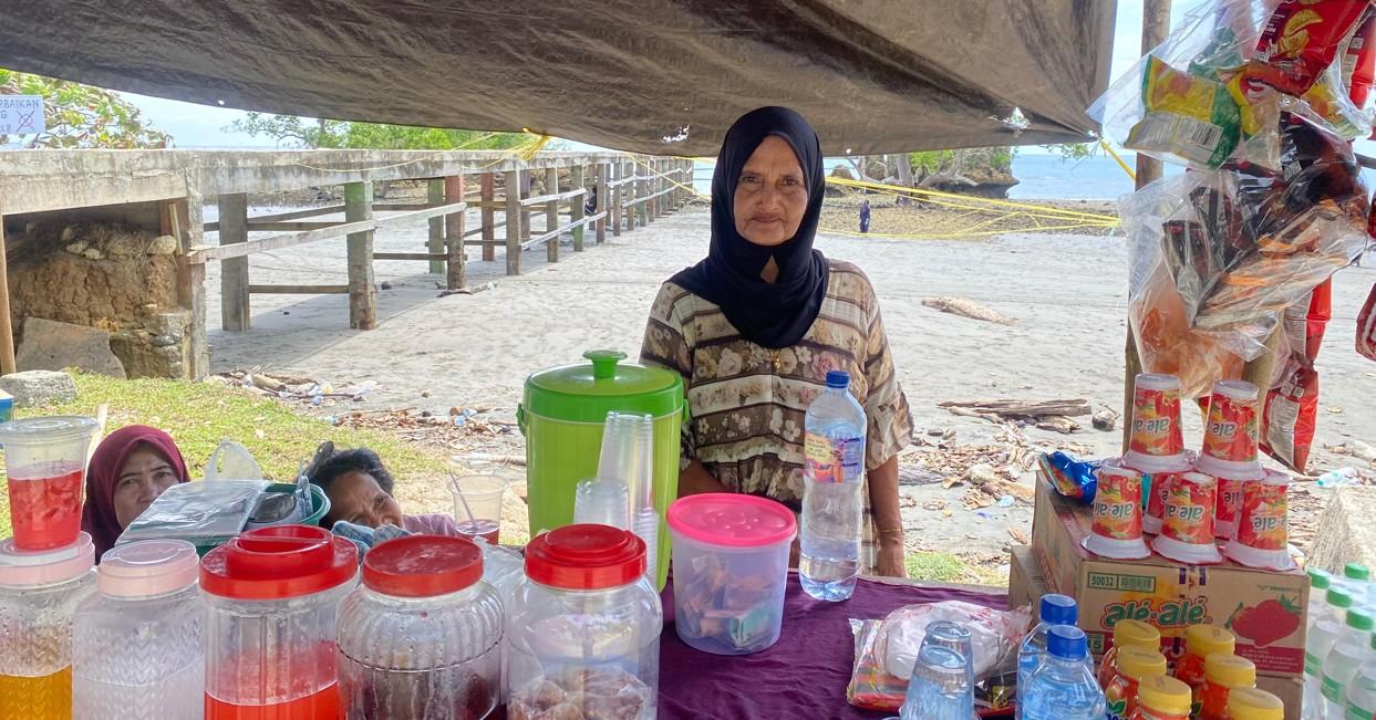 Berkah Lebaran Pedagang di Pantai Batu Oge Pasangkayu Raup Cuan Rp2 Juta