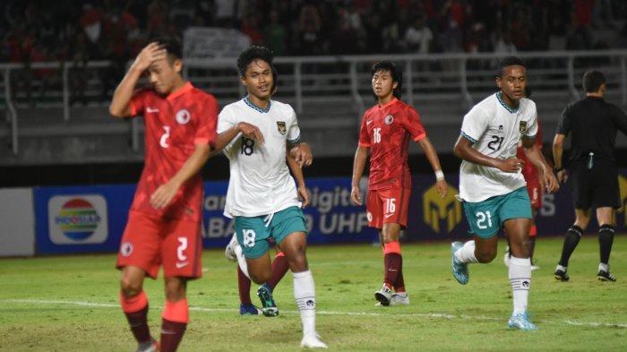 Pemain-timnas-Hongkong-melawan-pemain-timnas-Indonesia-U-20.jpg