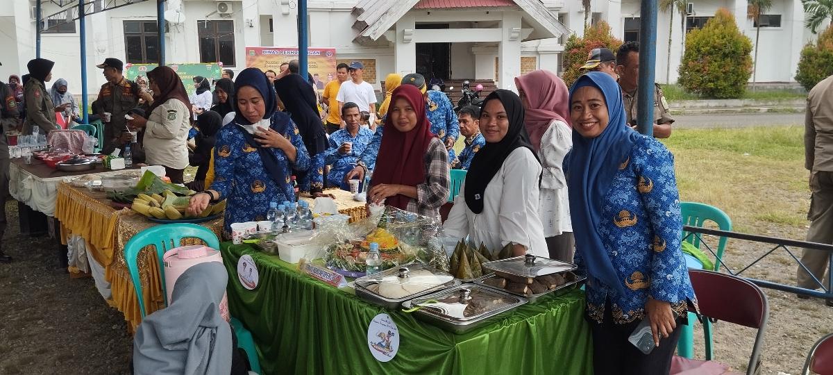 Pemkab Pasangkayu Sambut Peserta Napak Tilas dengan Makanan Tradisional di Halaman Kantor Bupati