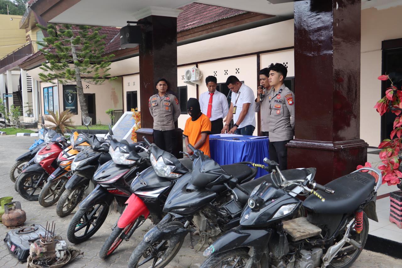 Pencuri-motor-berhasil-diamankan-bersama-barang-bukti-sembilan-motor-oleh-Polres-Mamasa.jpg