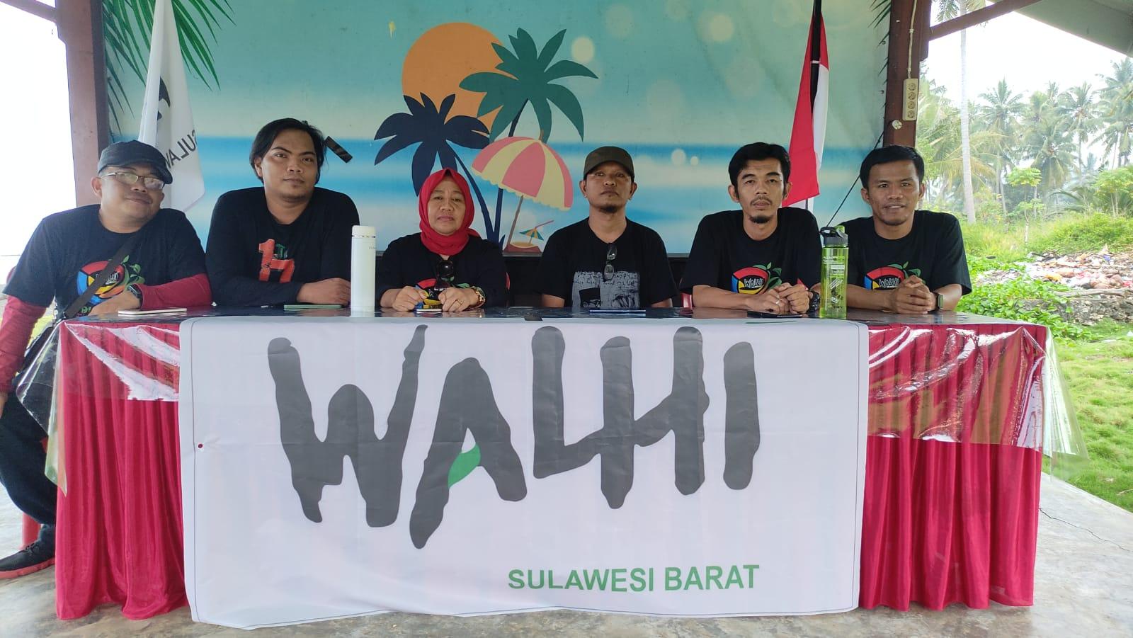Pengurus-Walhi-Sulbar-yang-terpilih-melalui-pertemuan-daerah-lingkungan-hidup-luar-biasa.jpg