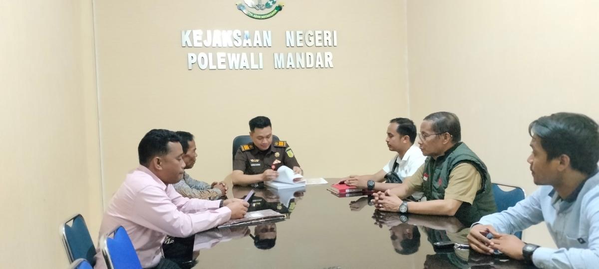 Penyerahan-berkas-perkara-tersangka-pidana-pemilihan.jpg