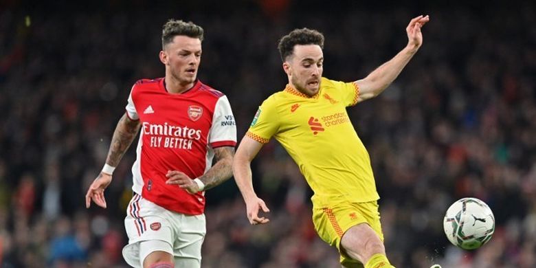 Penyerang-Liverpool-Diogo-Jota-dibayangi-oleh-bek-Arsenal-Ben-White.jpg