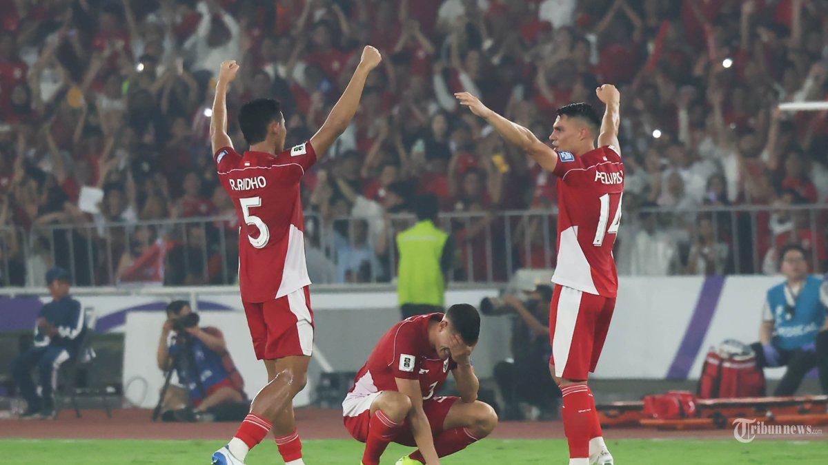 Pesepak-bola-Timnas-Indonesia-meluapkan-kegembiraan-usai-melawan-Timnas-China.jpg