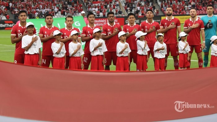 Pesepak-bola-Timnas-Indonesia-menyanyikan-lagu-Indonesia-Raya.jpg