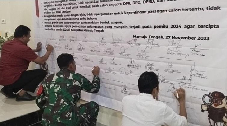 Puluhan ASN di Mamuju Tengah Tandatangan Komitmen Netralitas Pemilu 2024