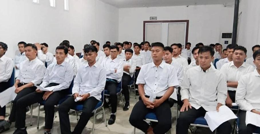 Peserta-yang-bersiap-mengikuti-CAT-manajer-KDKMP-di-UPT-BKN-Mamuju.jpg
