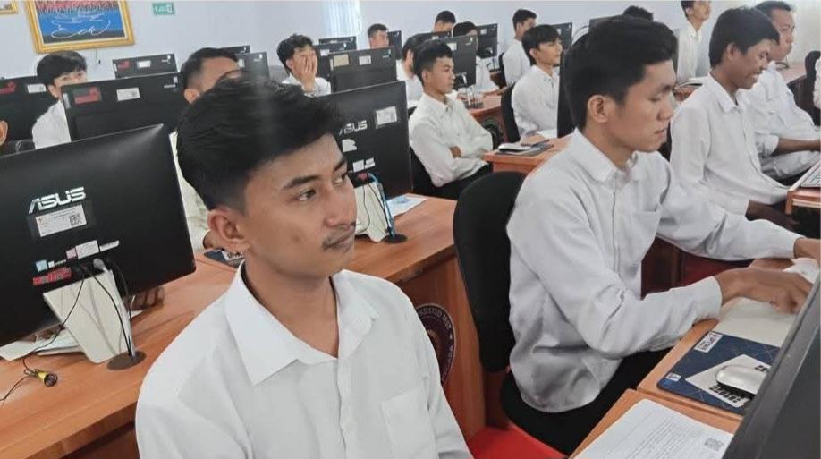 Peserta-yang-mengikuti-tes-CAT-di-UPT-BKN-Mamuju.jpg