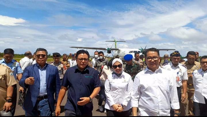 Pj-Gubernur-Akmal-Malik-bersama-ketua-DPRD-Sekprov-dan-Direktur-Niaga-dan-Kargo-Citilink.jpg