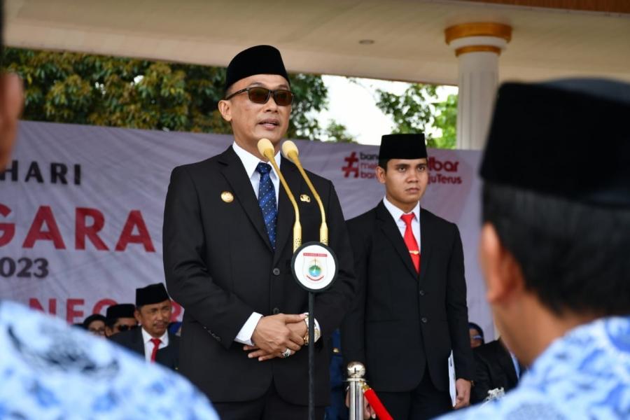 Pj-Gubernur-Sulbar-Prof-Zudan-Arif-Fakrulloh-saat-memimpin-upacara-Hari-Bela-Negara.jpg