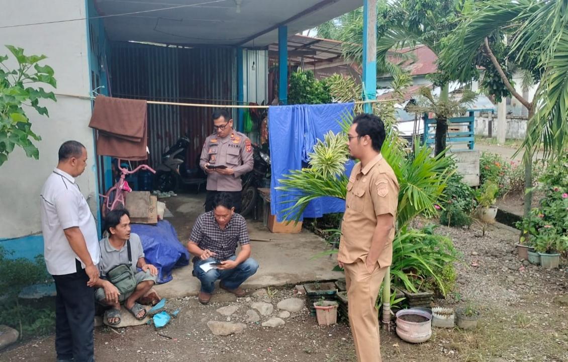Polisi-saat-melakukan-olah-TKP-di-Desa-Kabubu-Kecamatan-Topoyo-Kabupaten-Mamuju-Tengah.jpg