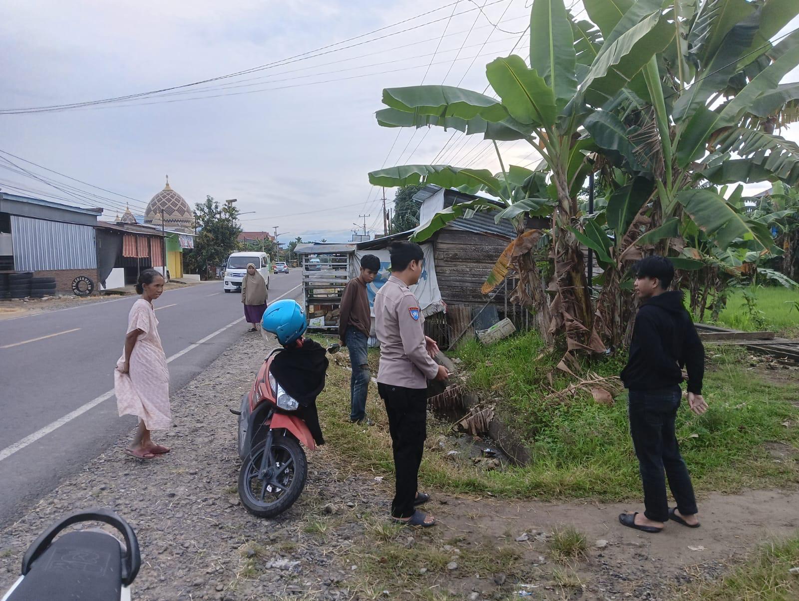 Polisi-saat-mendatangi-lokasi-penyerangan-terhadap-dua-pemuda-oleh-OTK.jpg