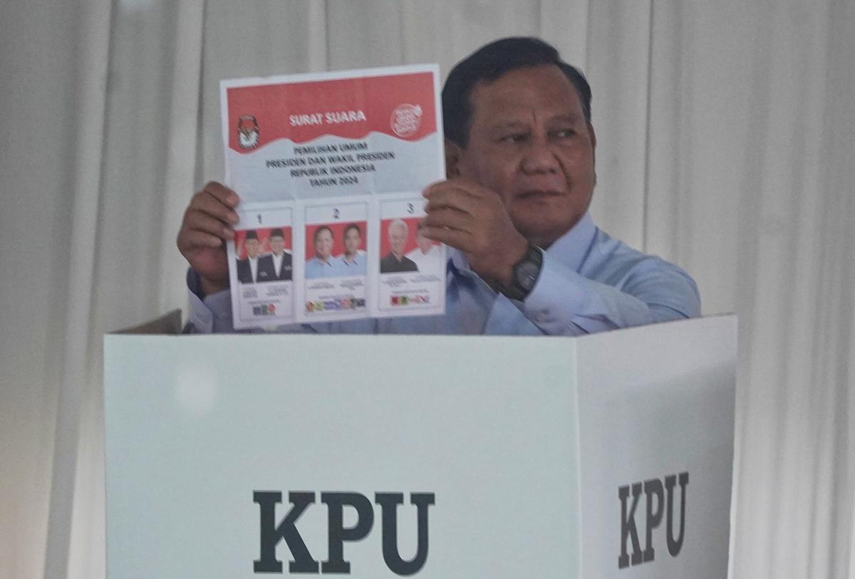 Prabowo-Subianto-melakukan-pencoblosan-Pemilu-2024-di-TPS-033-Bojong-Koneng-Kabupaten-Bogor.jpg