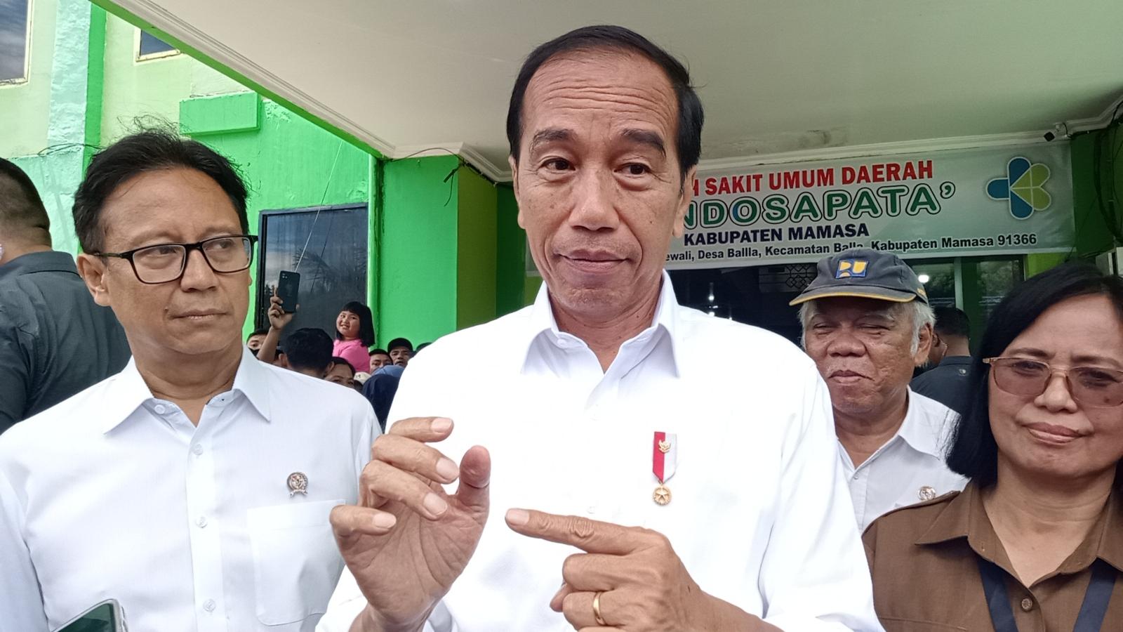 Presiden-RI-Joko-Widodo-saat-berkunjung-di-RSUD-Kondosapata.jpg