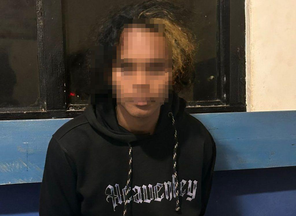 Pria-berinisial-IA-21-diamankan-polisi-usai-menyerang-remaja-berinisial-SA-16-di-Polman.jpg