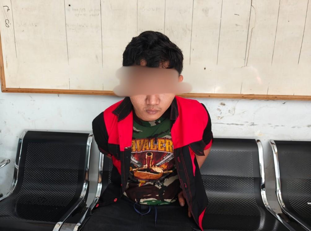 Pria-diduga-ganguan-jiwa-saat-diamankan-polisi.jpg