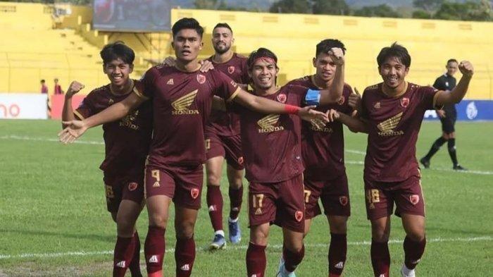 Ramadhan-Sananta-bersama-pemain-PSM-Makassar-saat-selebrasi-gol.jpg