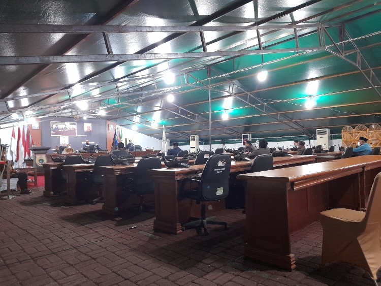 Rapat-paripurna-Ranperda-pertanggungjawaban-gubernur-pelaksanaan-APBD-2020.jpg