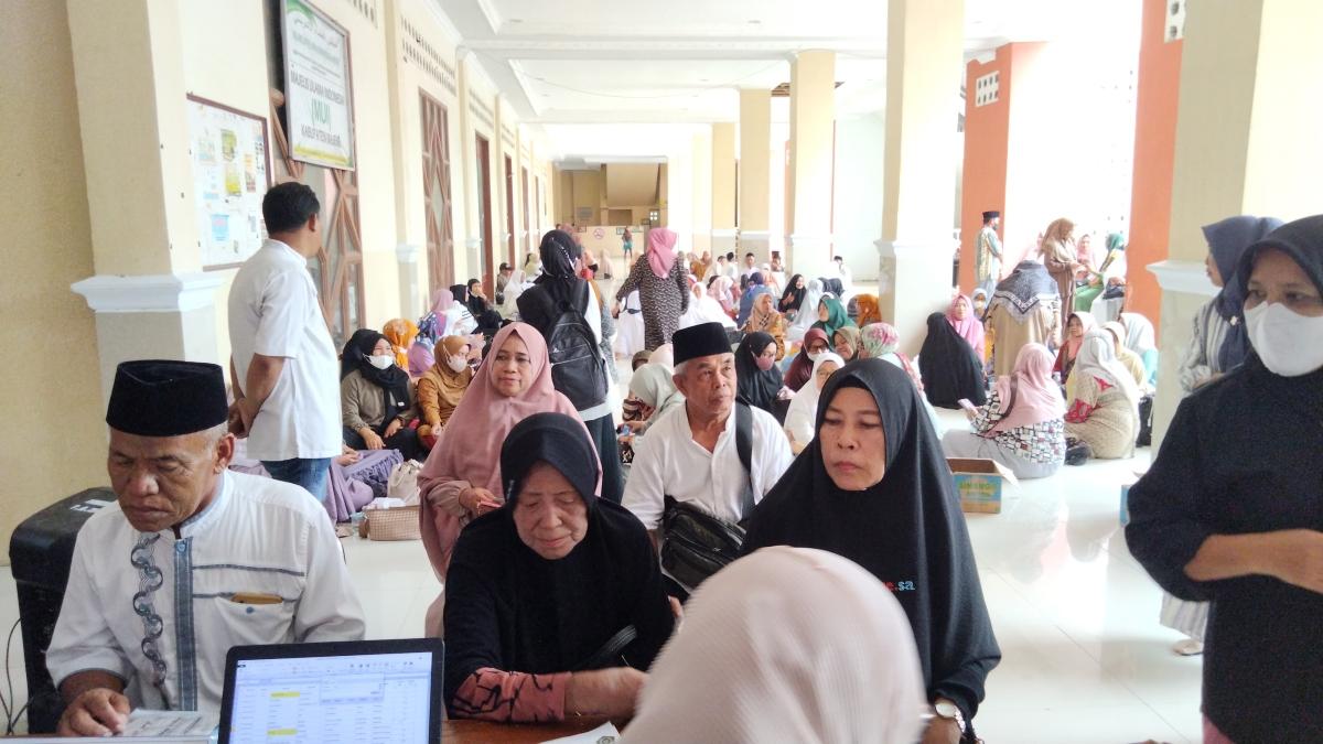 Ratusan-jemaah-CALON-haji-menjalani-vaksinasi-meningitis-dan-vaksinasi-flu-di-Majene.jpg