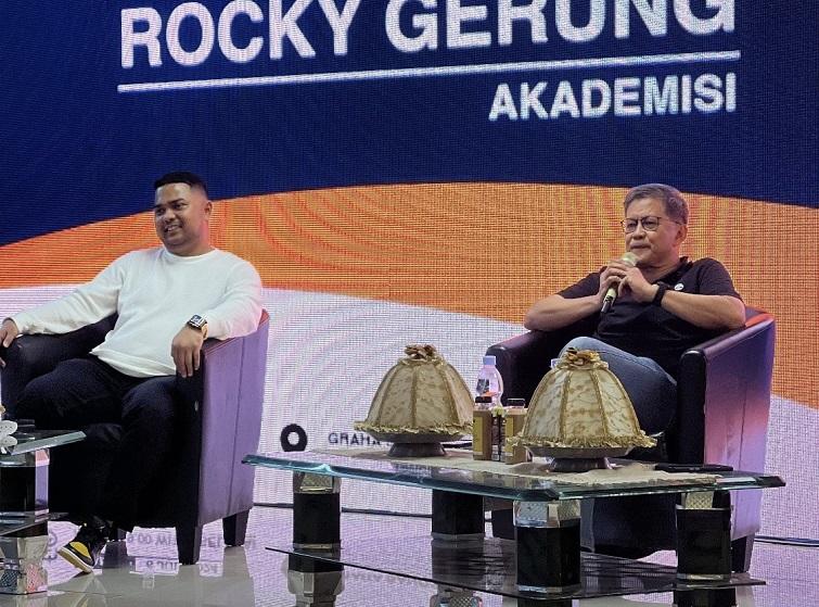 Rocky Gerung Bicara Fenomena Amplop di Mamuju