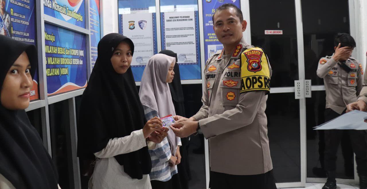 SIM-gratis-untuk-pelajar-di-mamuju.jpg