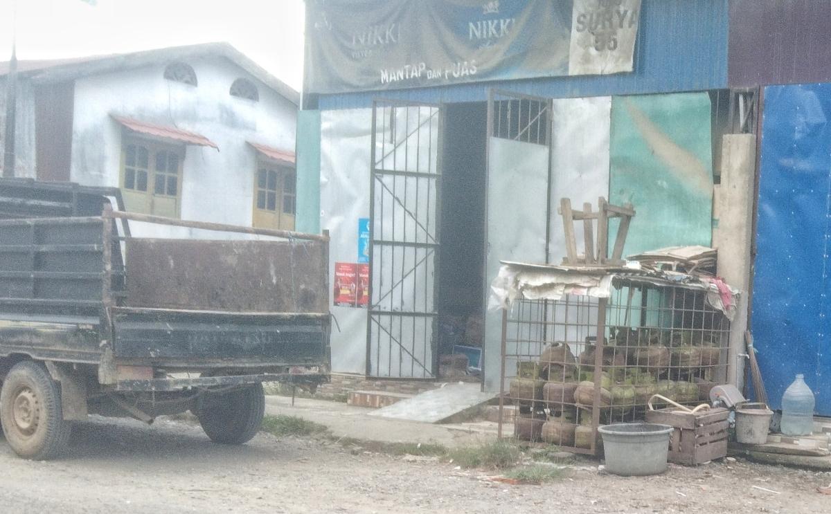 Salah-satu-pangkalan-elpiji-3-kg-di-Kompleks-Pasar-Topoyo.jpg