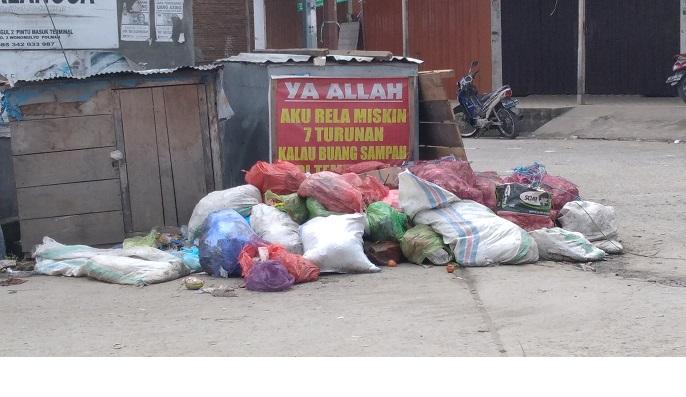 Sampah-menumpuk-tepatnya.jpg