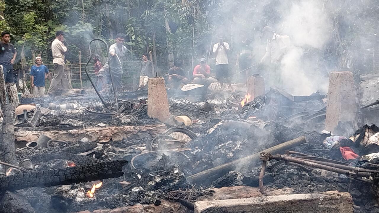 BREAKING NEWS: 1 Rumah di Dusun Taheo Polman Habis Dilalap Si Jago Merah Saat Pemilik ke Kebun