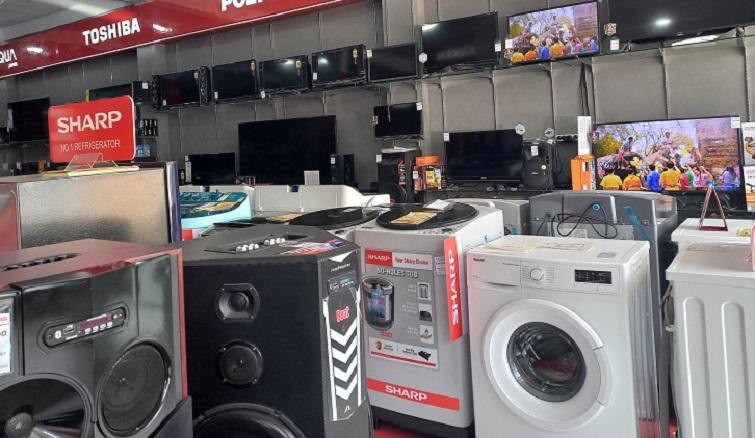 Sejumlah-barang-elektronik-di-toko-AA-Elektronik.jpg