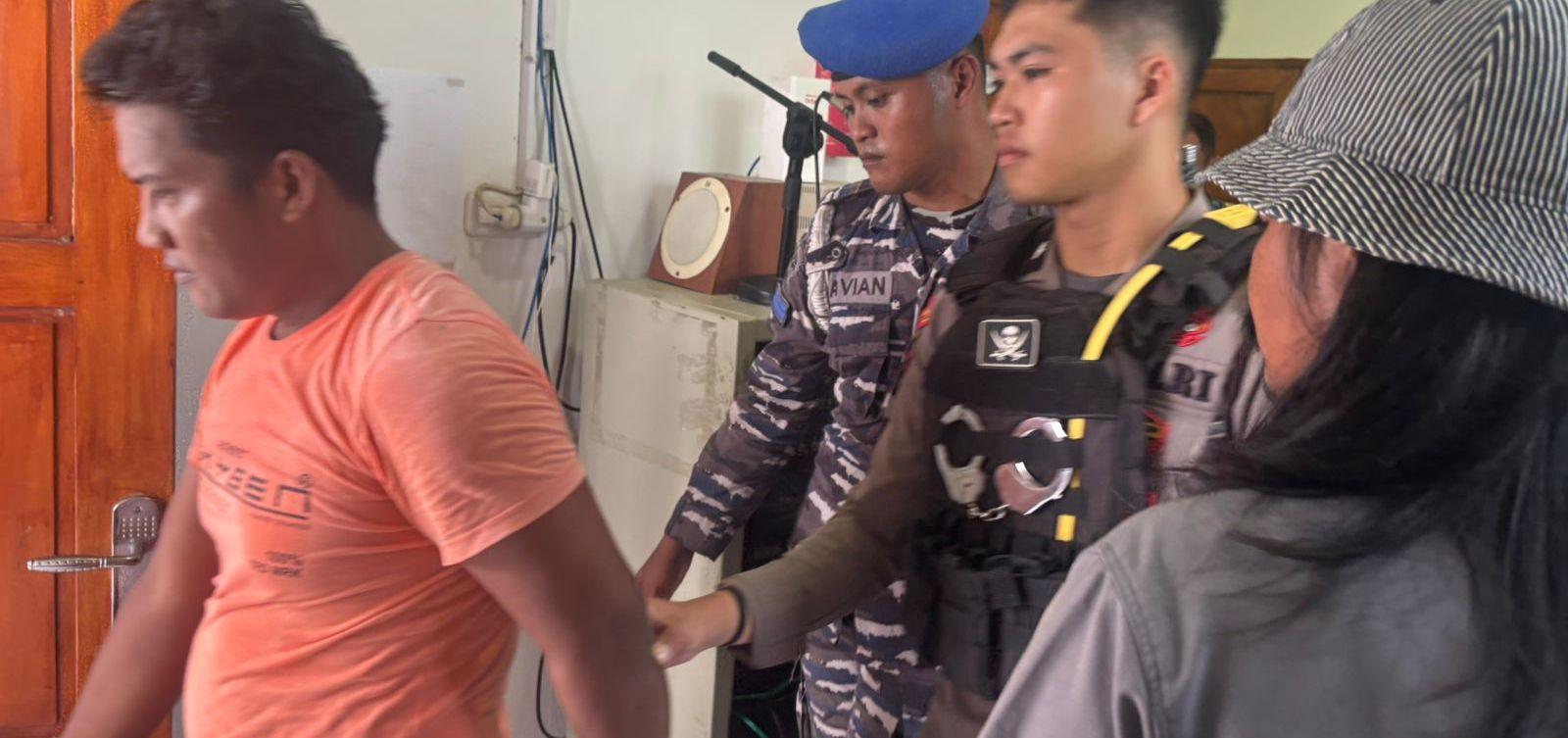 Seorang-pria-berinisial-JR-28-diamankan-oleh-petugas-Pos-Penjagaan-Pangkalan-TNI-AL-Lanal-Mamuju.jpg