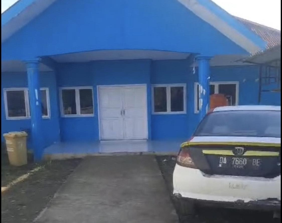 Viral di Medsos, Warga Keluhkan Kantor Lurah Karema Mamuju Lembat Buka Pelayanan