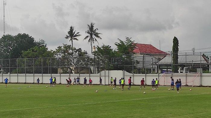 Skuad-PSM-Makassar-latihan-di-Stadion-Kalegowa.jpg