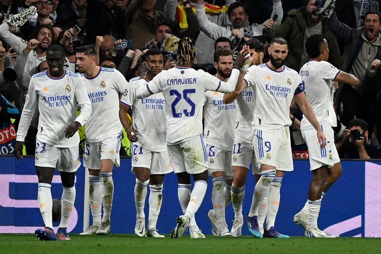Skuad-Real-Madrid-merarayakan-gol-ke-gawang-Man-City-dalam-laga-leg-kedua.jpg