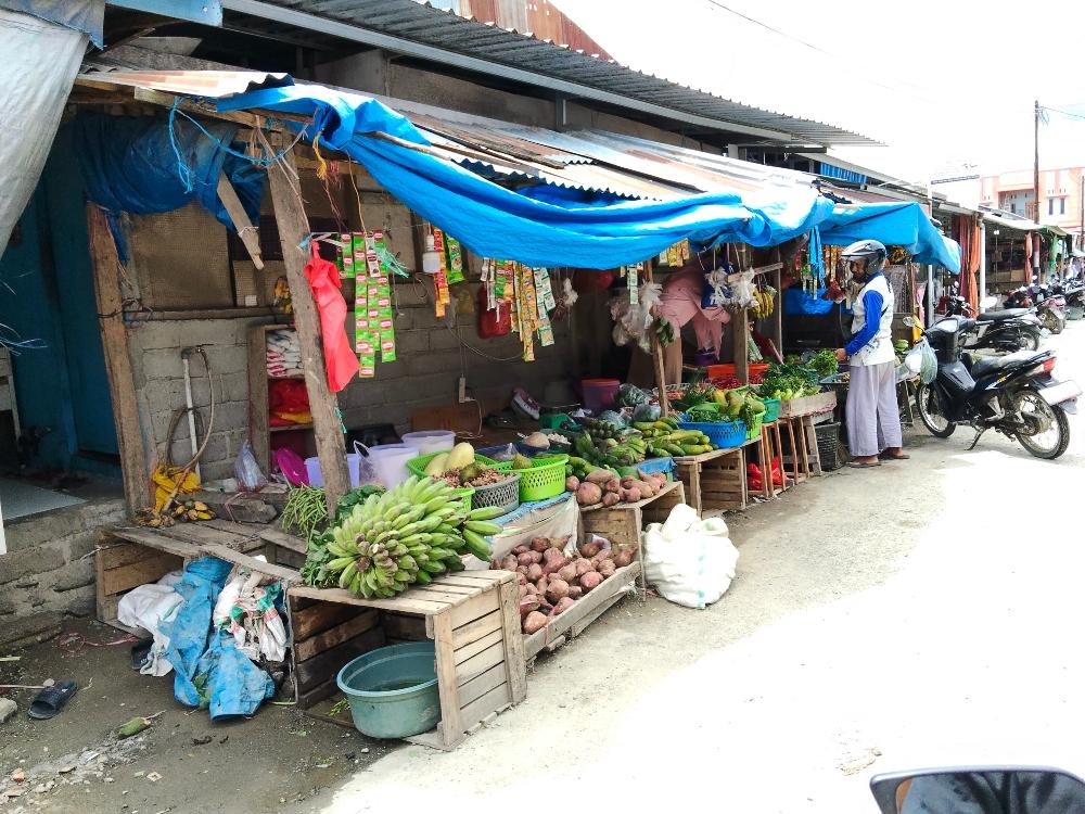 Suasana-aktivitas-jual-beli-di-Pasar-Tradisional-Topoyo-Mamuju-Tengah.jpg