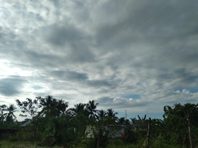 Suasana-langit-Topoyo-Mamuju-Tengah-pagi-ini.jpg