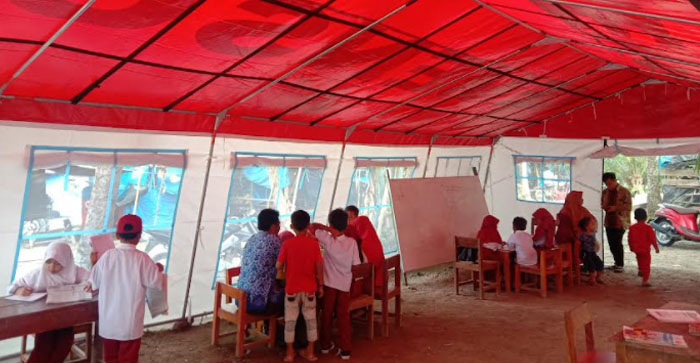 Tenda Kemensos Jadi Ruang Kelas 'Ternyaman' Siswa SDN 28 Aholeang Majene