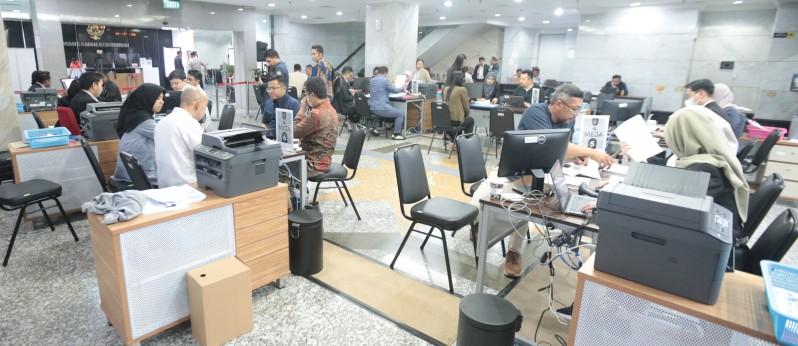 Suasana-pendaftaran-permohonan-sengketa-Pilkada-di-Kantor-Mahkamah-Konstitusi-Jakarta.jpg