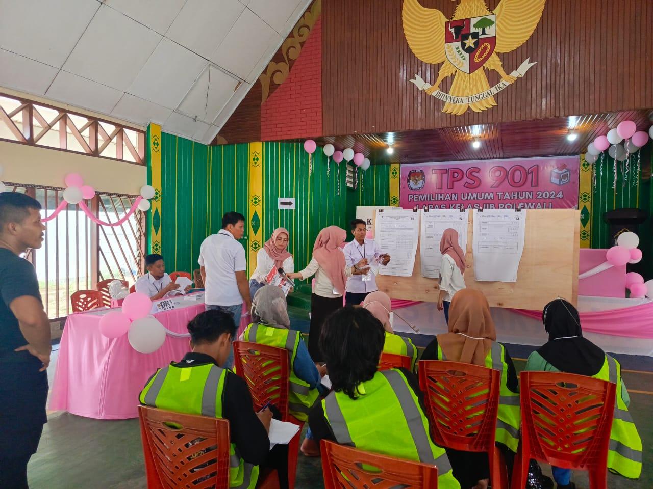 Suasana-perhitungan-suara-di-Lapas-Kelas-II-B-Polman.jpg