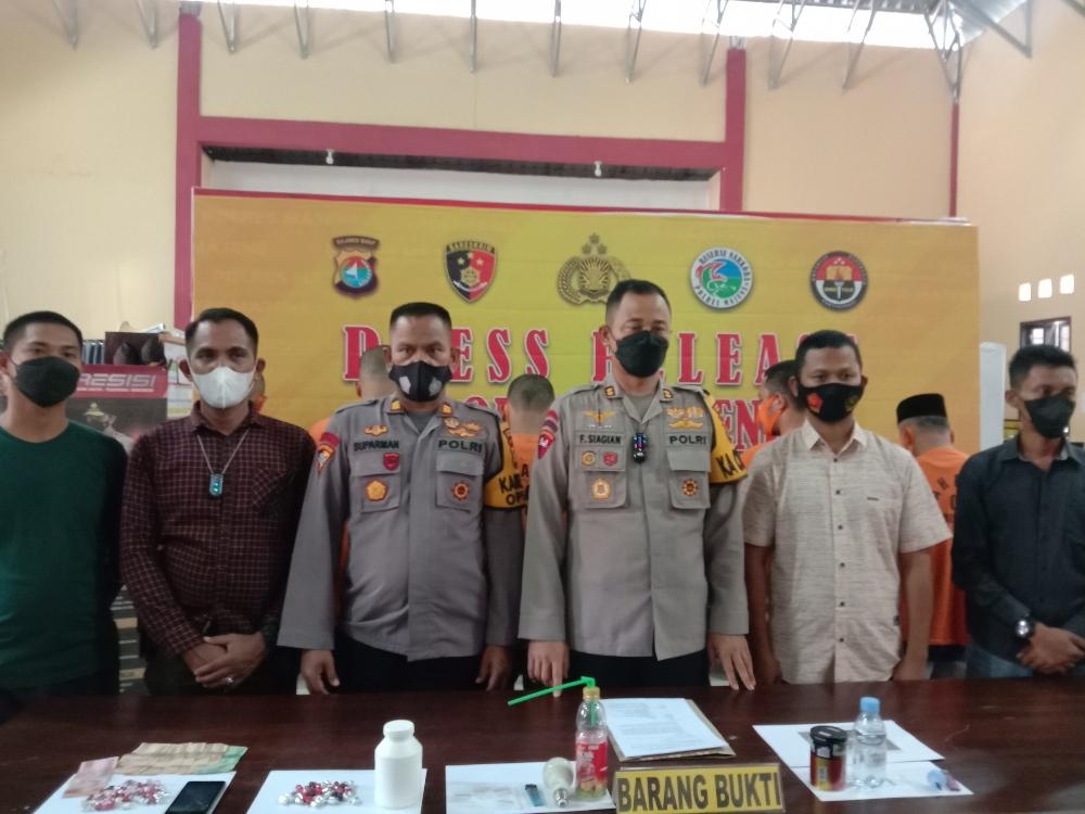 Suasana-pres-release-Operasi-kepolisian-dengan-sandi-antik-Marano-Polres-Majene-Rabu-642022.jpg
