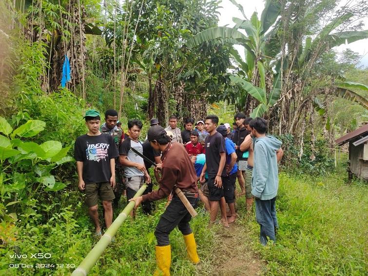 Suasana-saat-proses-evakuasi-jasad-Amelia-siswi-SMK.jpg