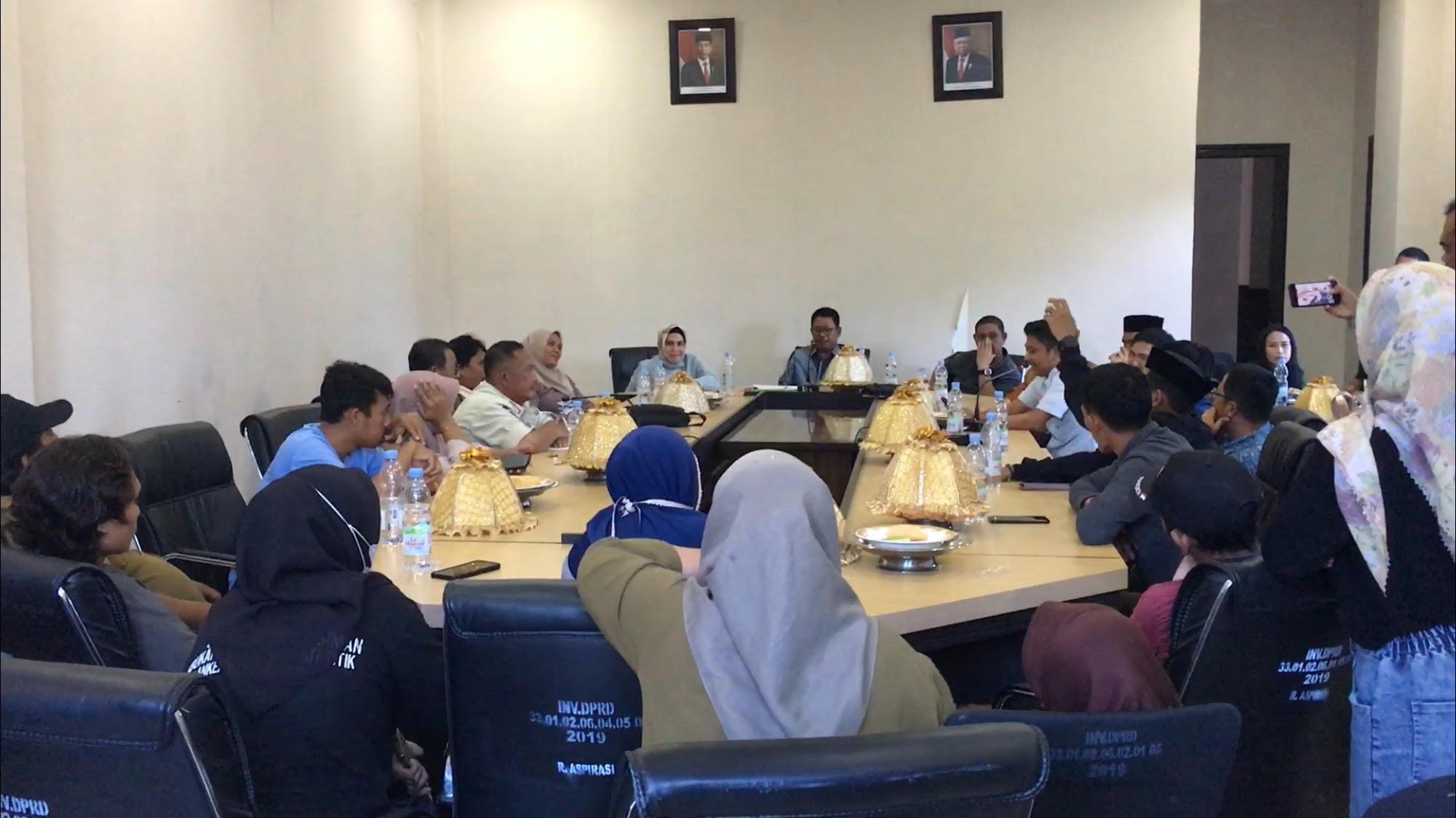 DPRD Mamuju Minta Pemkab Tinjau Ulang Rencana Relokasi Pedagang di Anjungan Pantai Manakarra