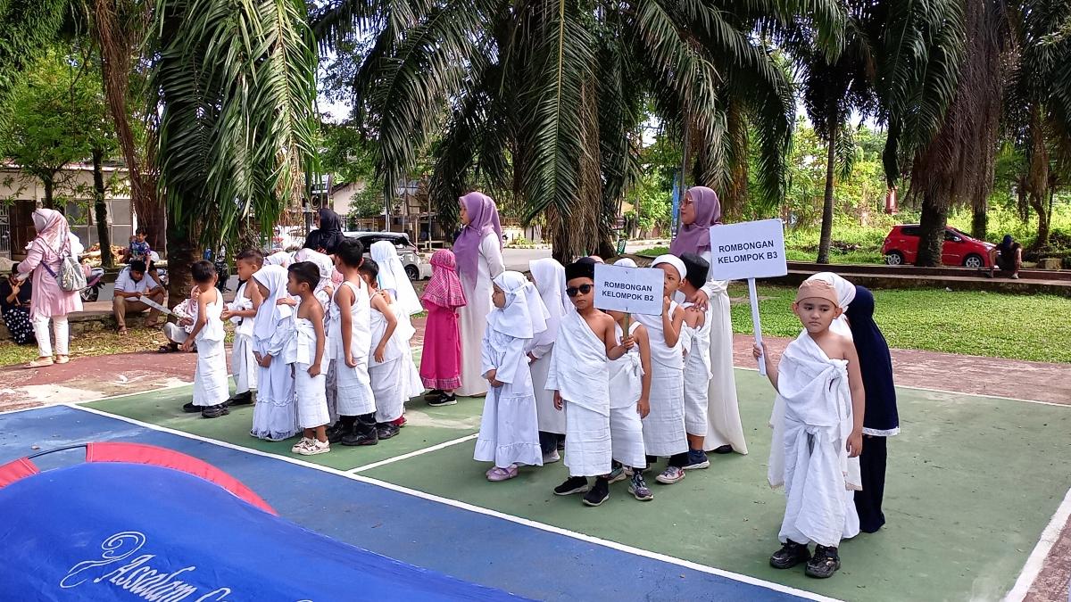 Tanamkan Spiritualitas Sejak Dini: TK Al Quran Al Muwahhidin Mamuju Manasik Haji Cilik