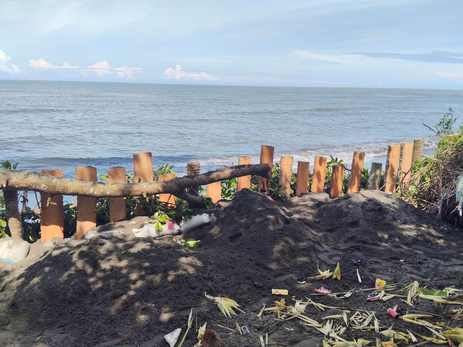 Demi Lindungi Rumah dari Ancaman Abrasi, Warga Babana Mateng Terpaksa Bertindak Mandiri