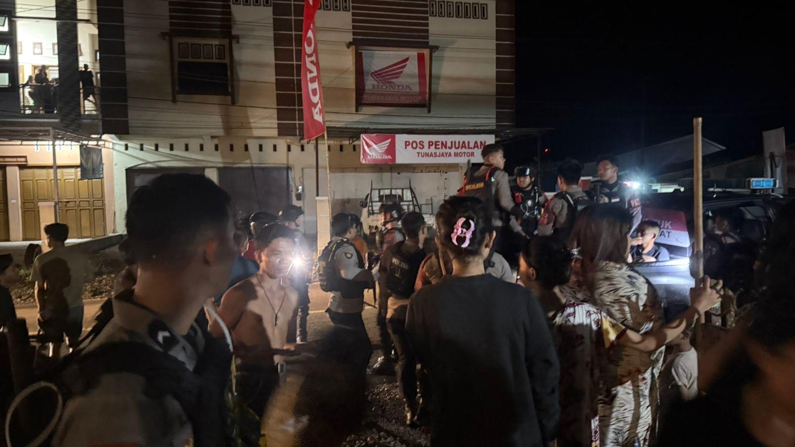 Tawuran-antar-kelompok-remaja-terjadi-di-Jalan-Salu-Mandalang-Desa-Tonyamang-Polman.jpg