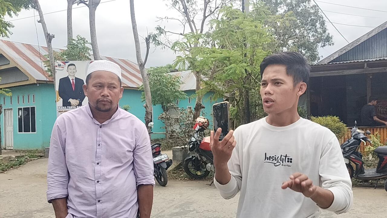 Tersangka-inisial-S-dan-anaknya-saat-menyampaikan-aksi-protes-ke-Polda-Sulbar.jpg