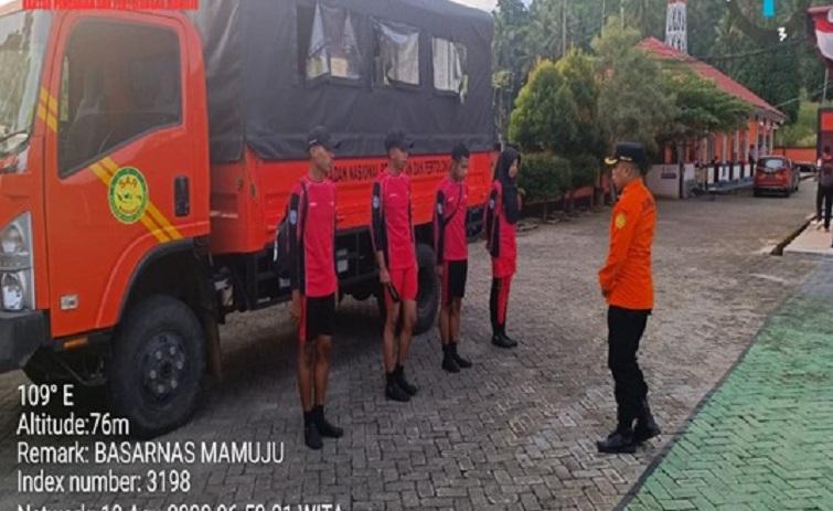 Tim-Basarnas-Mamuju-saat-hendak-berangkat-mencari-nelayan-hilang.jpg