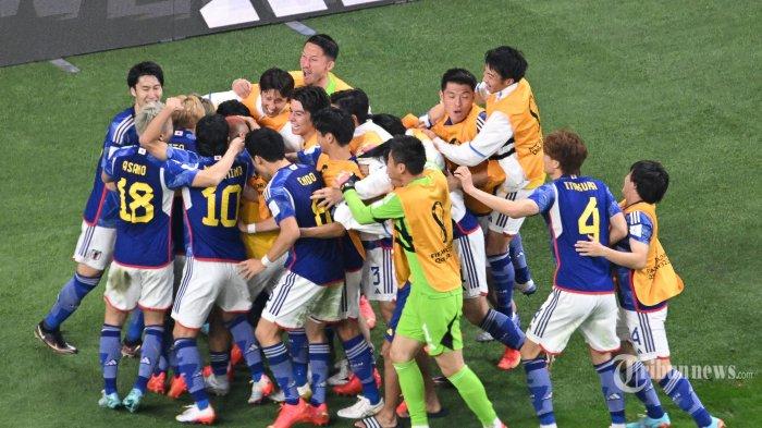 Timnas-Jepang-merayakan-gol-kemenangan-atas-Jerman-lanjutan-Piala-Dunia-2022-Qatar.jpg