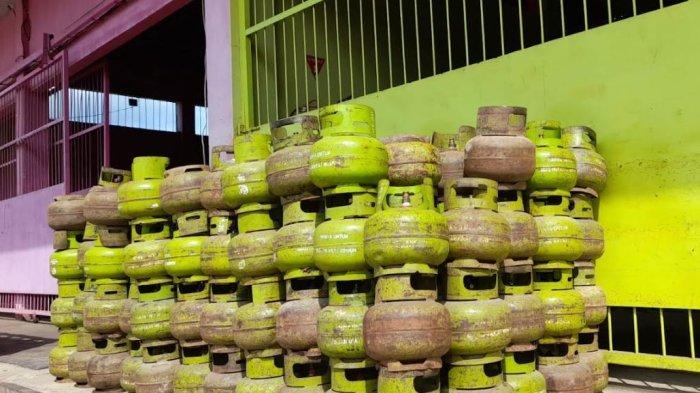 Tumpukan-tabung-gas-melon-atau-LPG-3-Kg-di-kantor-Agent-Harmina-Mitra-Gas.jpg
