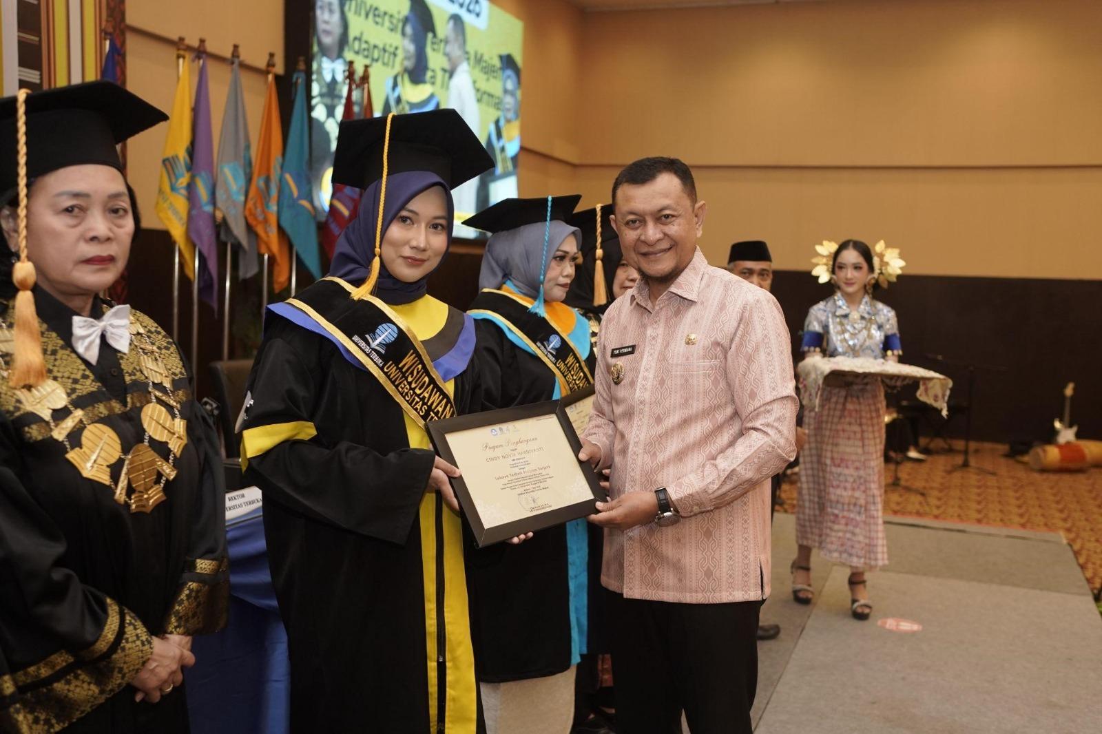 UT-MAJENE-WISUDAWAN.jpg