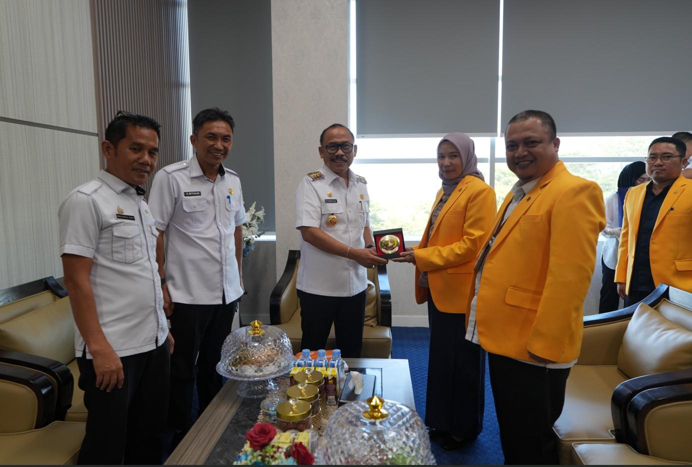 Bertemu Direktur UT Majene, Gubernur SDK Siap Kolaborasi Pengembangan Pendidikan ASN Pemprov Sulbar